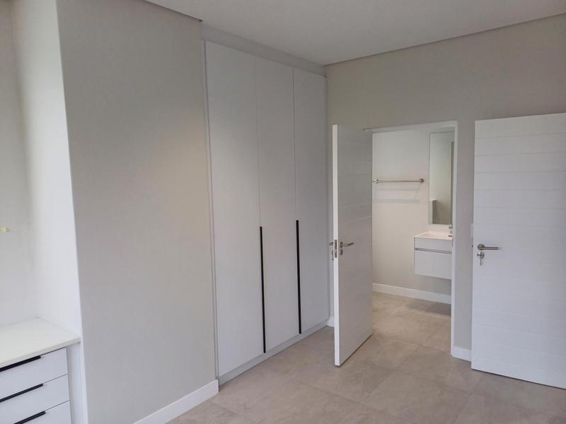To Let 4 Bedroom Property for Rent in Somerset West Western Cape